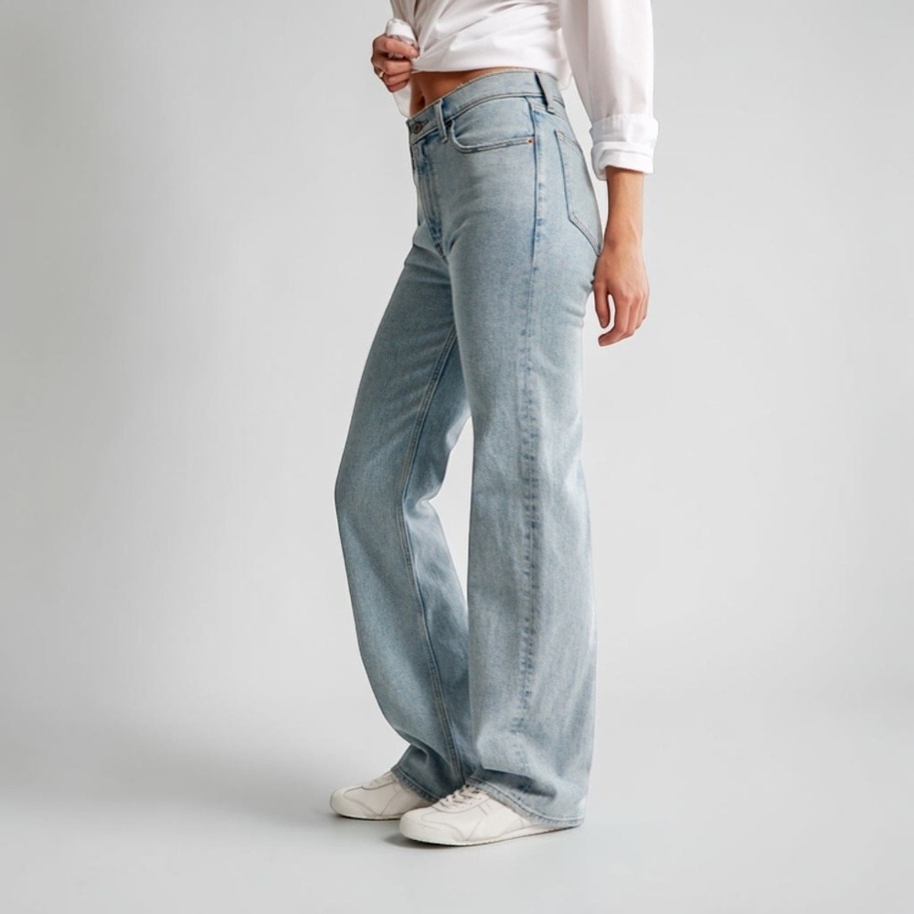 Abercrombie 90s Relaxed Jean High Rise Light Wash Straight Leg 28 Short - Picture 15 of 16
